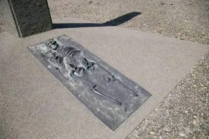 Turkana Boy fossil replica at Nariokotome